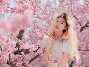YiTuYu Art Language Vol.8665: Ten Ten's Radiant Beauty Amidst Cherry Blossoms - Captivating Spring Portrait-10
