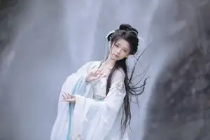 YiTuYu Vol.8709: Chi Yan Zai Zhe Li - Ethereal Beauty of a Wuxia Legend-3