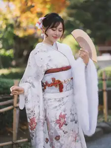 Viet Phuong Thoa: Enchanting Beauty in Traditional Japanese Kimono.-3