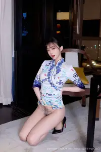 XiuRen No.10741 Yue Er Yue Er: Elegant Asian Charm in Modern Cheongsam Amidst City Night-59