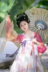 YiTuYu Vol.8697: Zi Xiao Xun – Elegant Hanfu Beauty Blooms in a Timeless Garden Scene-17
