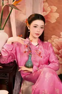 Quynh Kool's Sweet Beauty: Graceful in Traditional Ao Dai-0