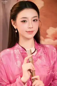 Quynh Kool's Sweet Beauty: Graceful in Traditional Ao Dai-9