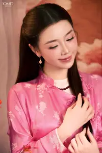 Quynh Kool's Sweet Beauty: Graceful in Traditional Ao Dai-11