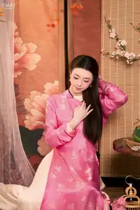 Quynh Kool's Sweet Beauty: Graceful in Traditional Ao Dai-3