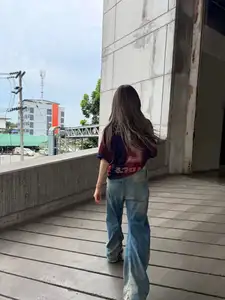 Thai Showbiz Star Prang Kannarun Flaunts Stunning Figure in Barcelona Jersey-5