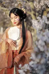 Jian Ying Tao Nai: Elegant Asian Muse Amidst Spring Blossoms - YiTuYu Art Language Vol.8617-13