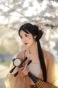 Jian Ying Tao Nai: Elegant Asian Muse Amidst Spring Blossoms - YiTuYu Art Language Vol.8617-21