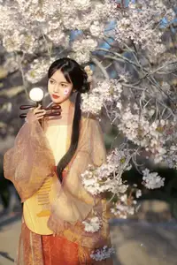 Jian Ying Tao Nai: Elegant Asian Muse Amidst Spring Blossoms - YiTuYu Art Language Vol.8617-26