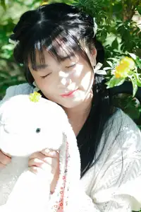 Yi Zhi Nuan Nuan's Poetic World: Dreamy Muse in a Green Garden YiTuYu Vol.8651-22