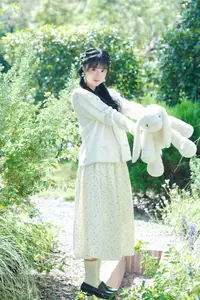 Yi Zhi Nuan Nuan's Poetic World: Dreamy Muse in a Green Garden YiTuYu Vol.8651-7