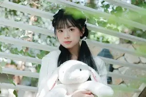 Yi Zhi Nuan Nuan's Poetic World: Dreamy Muse in a Green Garden YiTuYu Vol.8651-9