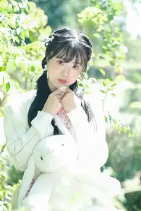 Yi Zhi Nuan Nuan's Poetic World: Dreamy Muse in a Green Garden YiTuYu Vol.8651-11