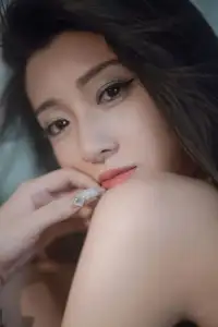 Dva Shines in Sparkling Emerald Dress: Captivating Fashion Portrait - YiTuYu Vol.8640-6