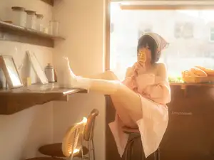 Discover the Sweet Charm of Coser NAGISA in New Photoshoot Part01: Adorable Moments in a Cozy Setting.-2