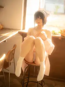 Discover the Sweet Charm of Coser NAGISA in New Photoshoot Part01: Adorable Moments in a Cozy Setting.-12