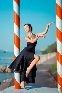 YiTuYu Vol.8671: Duo Duo – Graceful Charm and Pensive Moments in Nature-20