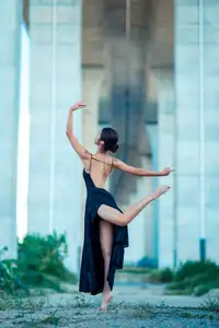 YiTuYu Vol.8671: Duo Duo – Graceful Charm and Pensive Moments in Nature-18