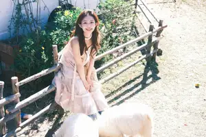 YiTuYu Vol.8678: Chickkii's Radiant Charm Bathed in Golden Sunlight and Natural Artistry-3