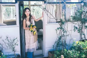 YiTuYu Vol.8678: Chickkii's Radiant Charm Bathed in Golden Sunlight and Natural Artistry-13