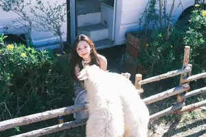 YiTuYu Vol.8678: Chickkii's Radiant Charm Bathed in Golden Sunlight and Natural Artistry-6