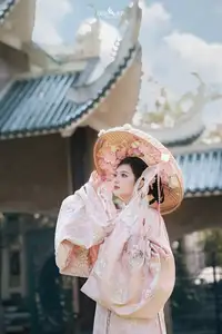 Pink Grace - Captivating Elegant Asian Traditional Beauty-1