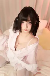 Coser Kagurazaka Mafuyu - Yukata Maid: Sweet Charm and Allure on Bed-1