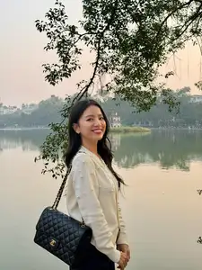 Ha Anh 'Red Rain' Dazzles: Elegant Red Dress Defines Her Striking Fashion Style-5