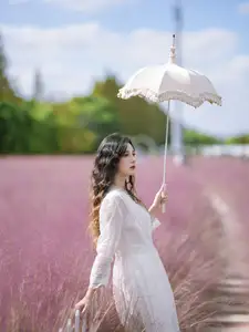 Enyyyn's Dreamy Escape in a Pink Grass Field – YiTuYu Vol.8630-0