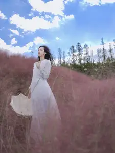 Enyyyn's Dreamy Escape in a Pink Grass Field – YiTuYu Vol.8630-14