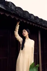 Timeless Vietnamese Beauty: Elegant Ao Dai Girl Amidst Ancient Architecture - Photo 597392964_1911130843144618_1615706383643237778_n.jpg-1