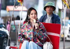 Giang My: Ageless U55 Beauty Shines Bright Celebrating Christmas Amidst Snowy Scenery-1