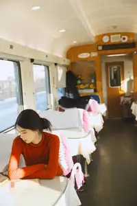 YiTuYu Vol.8622 He Zi: A Muse Bathed in Dreamy Golden Light-16