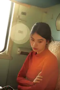 YiTuYu Vol.8622 He Zi: A Muse Bathed in Dreamy Golden Light-29