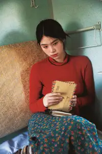 YiTuYu Vol.8622 He Zi: A Muse Bathed in Dreamy Golden Light-1