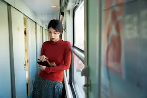 YiTuYu Vol.8622 He Zi: A Muse Bathed in Dreamy Golden Light-26