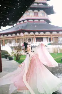 Discover Qi Qi's Ethereal Beauty: Hanfu under Cherry Blossoms. YiTuYu Art Language Vol.8650 Collection.-4