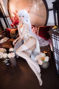 Coser Guaxi Jiang Transforms into Ethereal Albion Qipao Fairy - Captivating Fantasy Cosplay Beauty-11