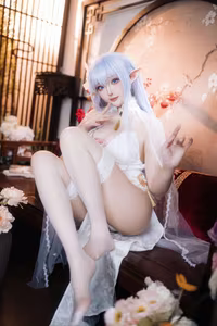 Coser Guaxi Jiang Transforms into Ethereal Albion Qipao Fairy - Captivating Fantasy Cosplay Beauty-7