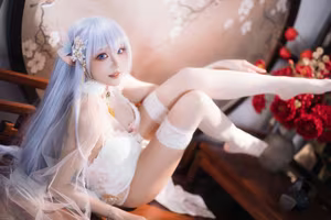 Coser Guaxi Jiang Transforms into Ethereal Albion Qipao Fairy - Captivating Fantasy Cosplay Beauty-10