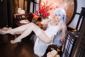 Coser Guaxi Jiang Transforms into Ethereal Albion Qipao Fairy - Captivating Fantasy Cosplay Beauty-8