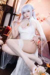 Coser Guaxi Jiang Transforms into Ethereal Albion Qipao Fairy - Captivating Fantasy Cosplay Beauty-0