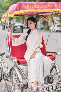 VGU No.16: Discover the Gentle Charm of White Ao Dai and Lotus – Captivating Vietnamese Beauty-5