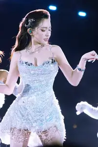 View Bich Phuong Bling Bling: Fairytale Muse Beauty, Dazzling Event Style-4