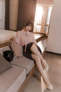 Coser Xueqing Astra: Elegant Allure of "肉丝通勤OL" – Office Lady in Nude Pantyhose-19