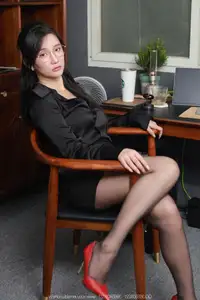 Qiu Qiu: Elegant Allure of Chinese Model in IESS Collection SXJ No.2101-9