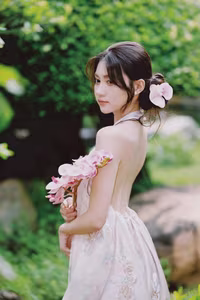 VGU No.35: Serene Beauty of a Young Woman with a Dreamy Bouquet-12