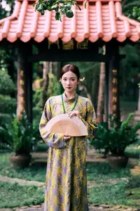 VGU No.183: Admire the Elegant Beauty of Vietnamese Women in Ao Dai and Conical Hat Amidst Nature-6