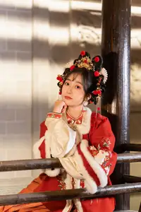 YiTuYu Art Language Vol.8565 Xiao He: Captivating Hanfu Elegance & Traditional Charm for Lunar New Year-0