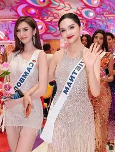 Huong Giang's Radiant Beauty & Elegant Style Captivate at Miss Universe 2025-12